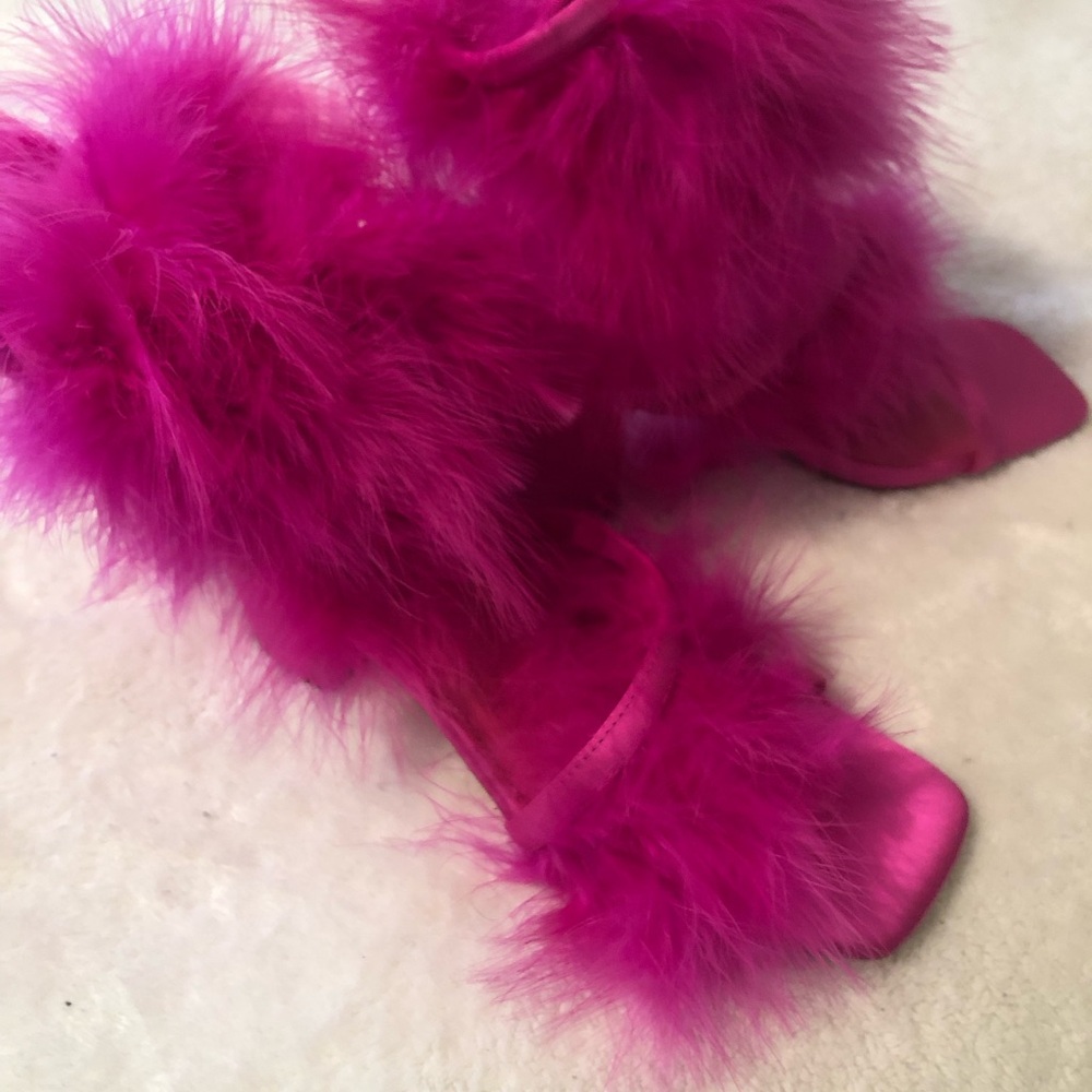 Fuzzy Fuchsia Heels
New never worn
Great for evening out